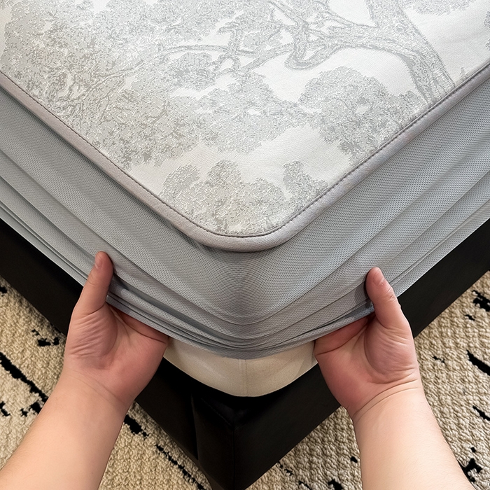 91家纺网 家纺一手货源 找家纺 全季家居 2025新款5A乙纶全PE花卉轻奢提花凉感软凉席席子 暗香疏影-浅灰 床笠