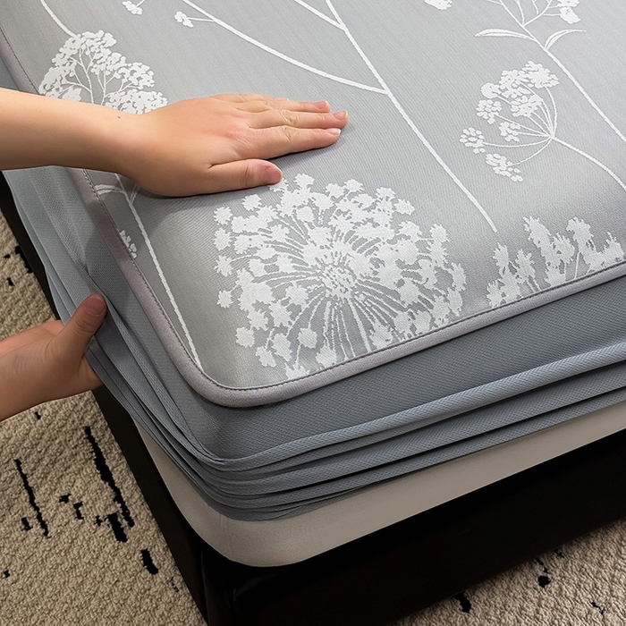 91家纺网 家纺一手货源 找家纺 全季家居 2025新款5A乙纶全PE花卉轻奢提花凉感软凉席席子 落盏-浅灰 床笠