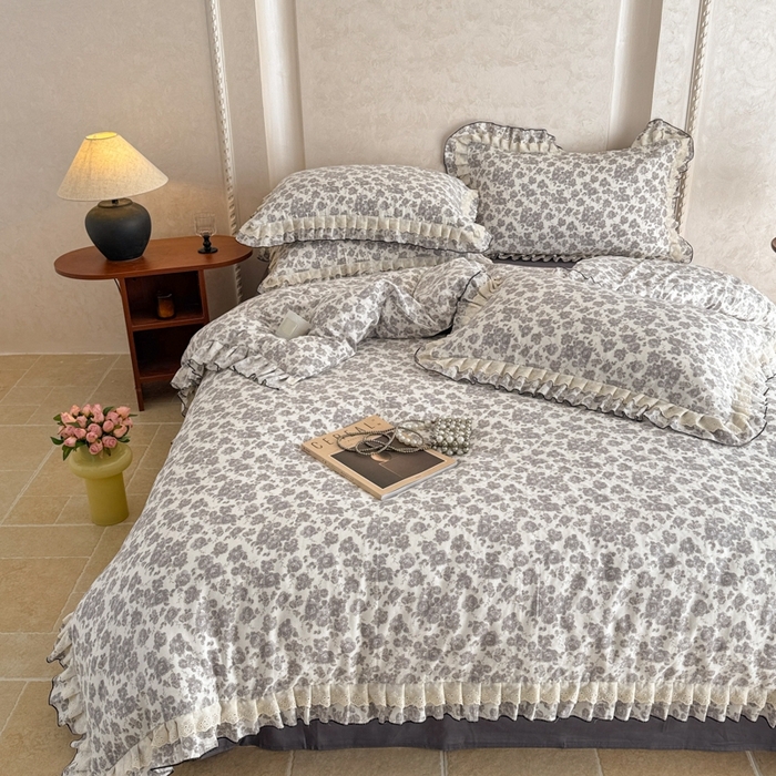 91家纺网 家纺一手货源 找家纺 简宜家居（朝初家纺） 2025新款40s全棉纯棉双层纱撞色蕾丝花边四件套 赫本印象