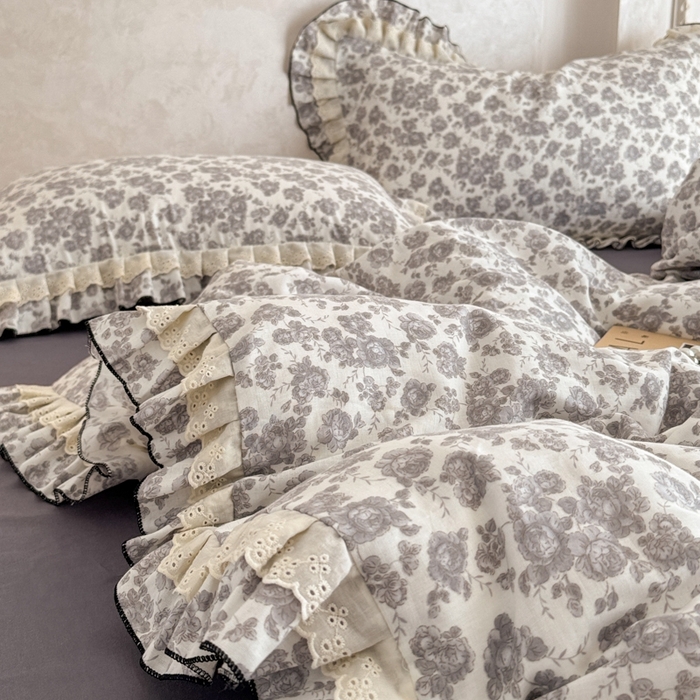 91家纺网 家纺一手货源 找家纺 简宜家居（朝初家纺） 2025新款40s全棉纯棉双层纱撞色蕾丝花边四件套 赫本印象