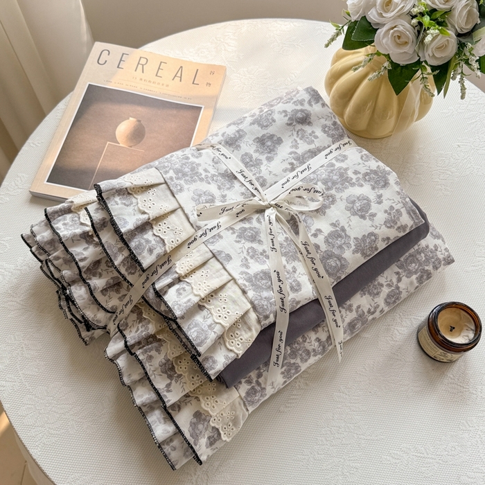 91家纺网 家纺一手货源 找家纺 简宜家居（朝初家纺） 2025新款40s全棉纯棉双层纱撞色蕾丝花边四件套 赫本印象