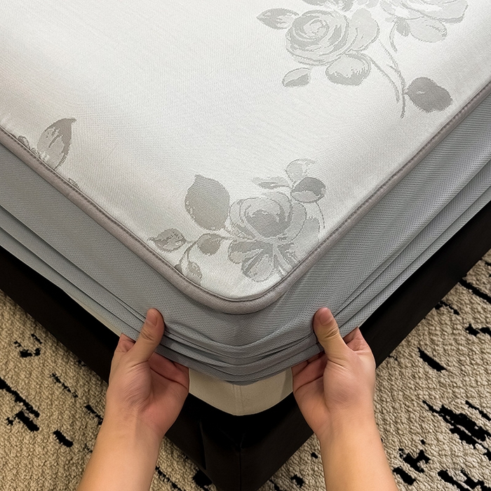 91家纺网 家纺一手货源 找家纺 全季家居 2025新款5A乙纶全PE花卉轻奢提花凉感软凉席席子 玫瑰蝶影 床笠