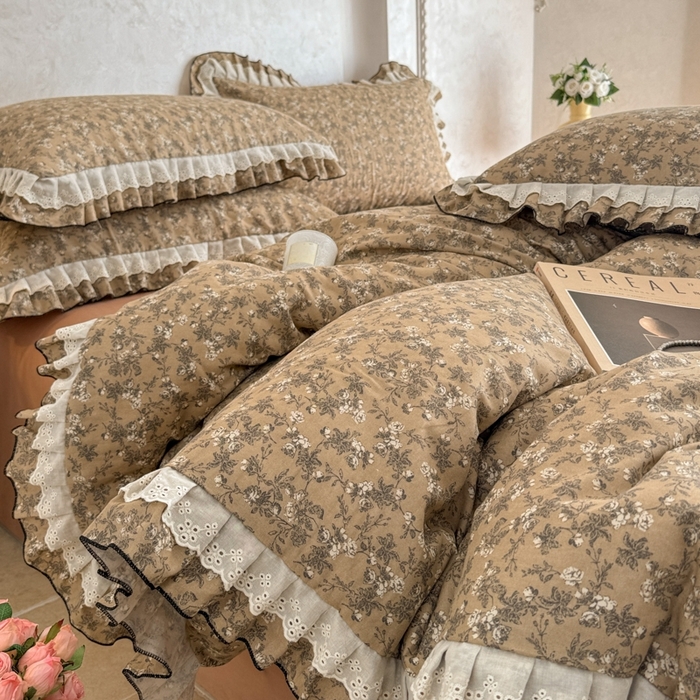 91家纺网 家纺一手货源 找家纺 简宜家居（朝初家纺） 2025新款40s全棉纯棉双层纱撞色蕾丝花边四件套 焦糖舒梦