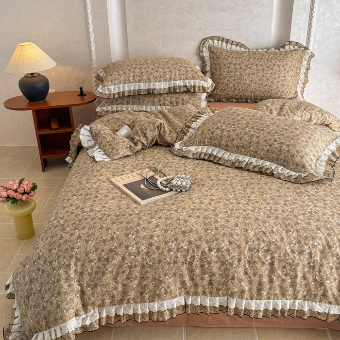 91家纺网 家纺一手货源 找家纺 简宜家居（朝初家纺） 2025新款40s全棉纯棉双层纱撞色蕾丝花边四件套 焦糖舒梦