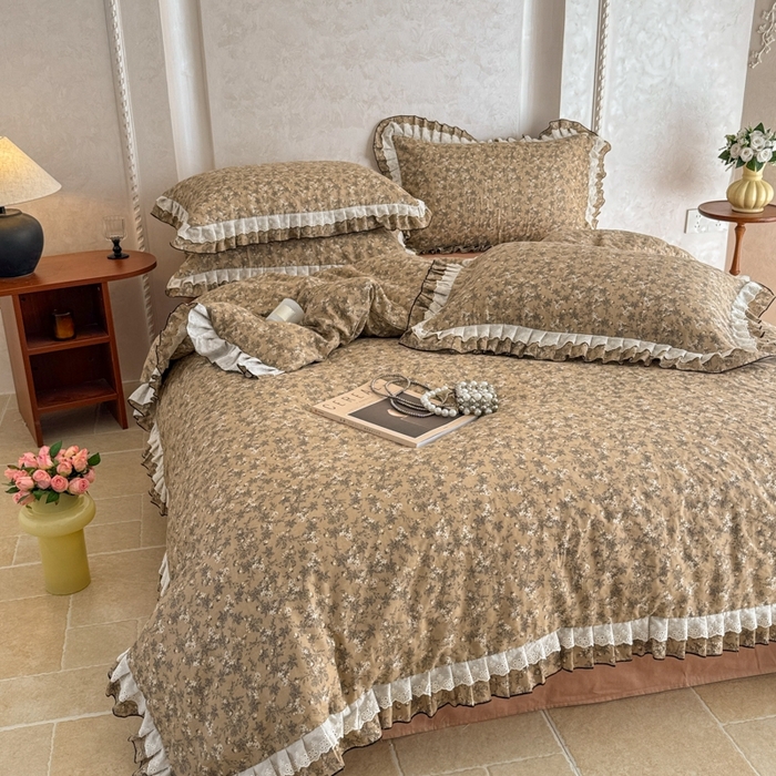 91家纺网 家纺一手货源 找家纺 简宜家居（朝初家纺） 2025新款40s全棉纯棉双层纱撞色蕾丝花边四件套 焦糖舒梦