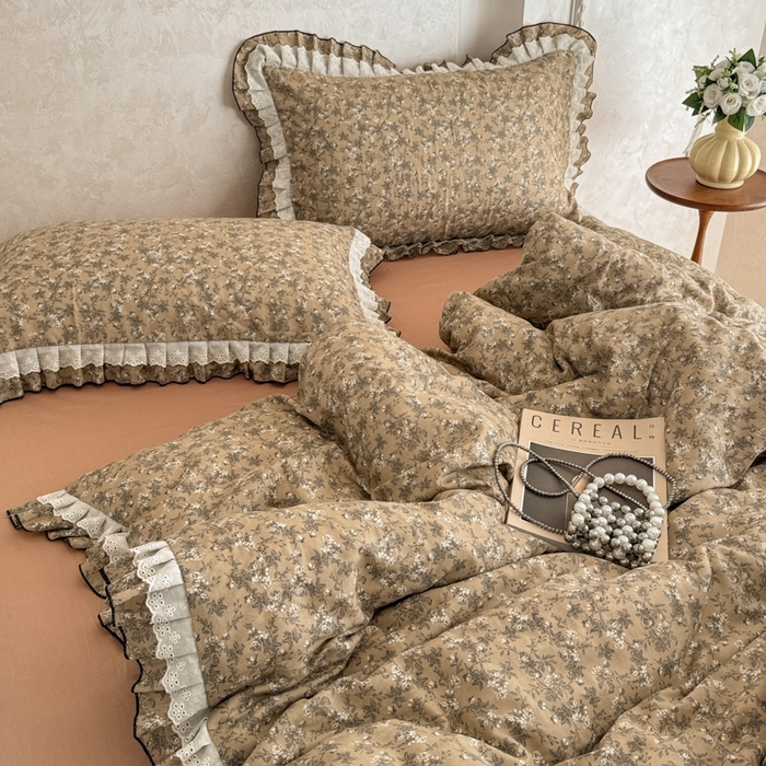 91家纺网 家纺一手货源 找家纺 简宜家居（朝初家纺） 2025新款40s全棉纯棉双层纱撞色蕾丝花边四件套 焦糖舒梦