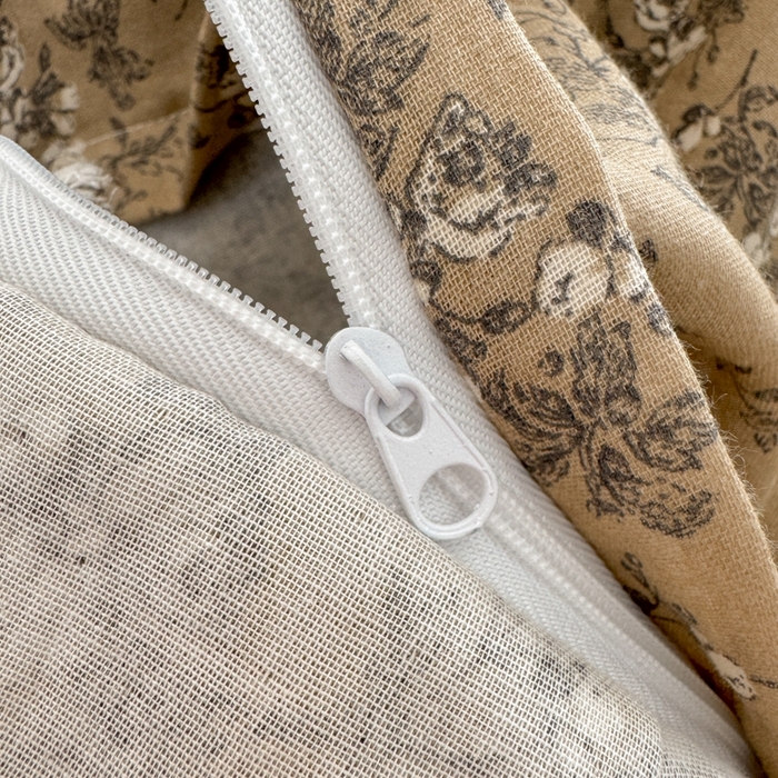 91家纺网 家纺一手货源 找家纺 简宜家居（朝初家纺） 2025新款40s全棉纯棉双层纱撞色蕾丝花边四件套 焦糖舒梦