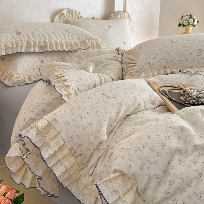 91家纺网 家纺一手货源 找家纺 简宜家居（朝初家纺） 2025新款40s全棉纯棉双层纱撞色蕾丝花边四件套 蓝兔寻花