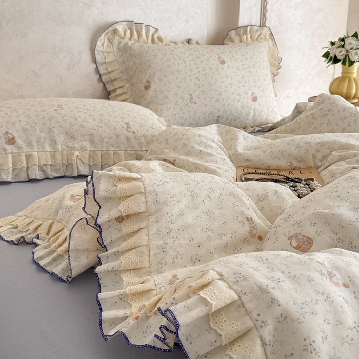 91家纺网 家纺一手货源 找家纺 简宜家居（朝初家纺） 2025新款40s全棉纯棉双层纱撞色蕾丝花边四件套 蓝兔寻花