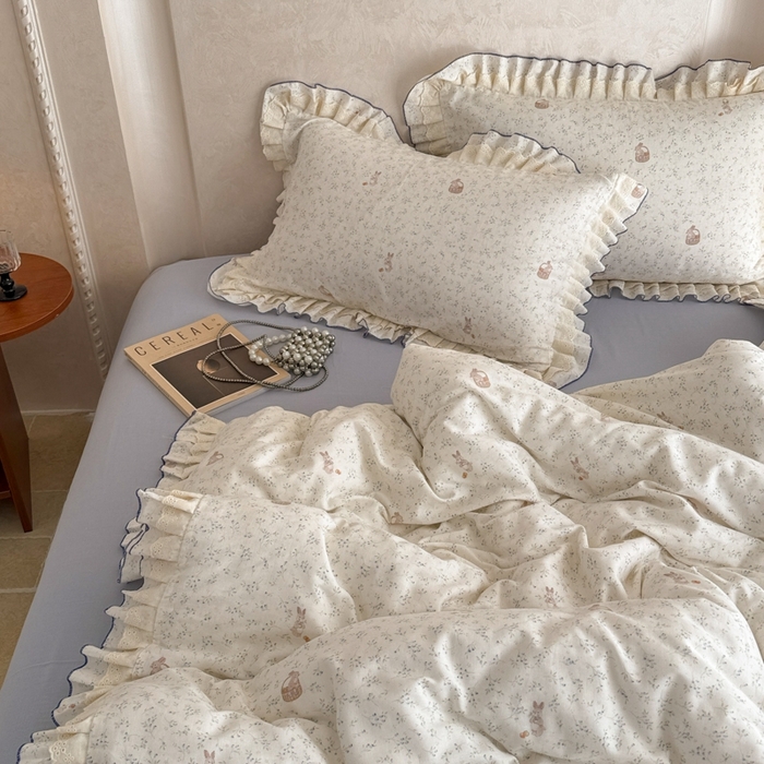 91家纺网 家纺一手货源 找家纺 简宜家居（朝初家纺） 2025新款40s全棉纯棉双层纱撞色蕾丝花边四件套 蓝兔寻花