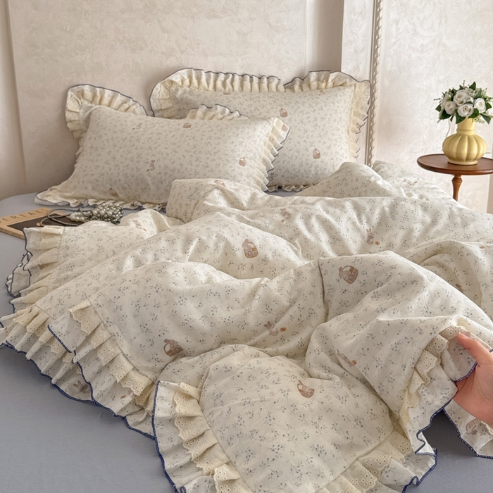 91家纺网 家纺一手货源 找家纺 简宜家居（朝初家纺） 2025新款40s全棉纯棉双层纱撞色蕾丝花边四件套 蓝兔寻花