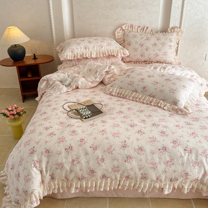 91家纺网 家纺一手货源 找家纺 简宜家居（朝初家纺） 2025新款40s全棉纯棉双层纱撞色蕾丝花边四件套 牡丹底白