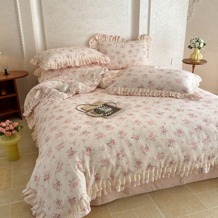 91家纺网 家纺一手货源 找家纺 简宜家居（朝初家纺） 2025新款40s全棉纯棉双层纱撞色蕾丝花边四件套 牡丹底白