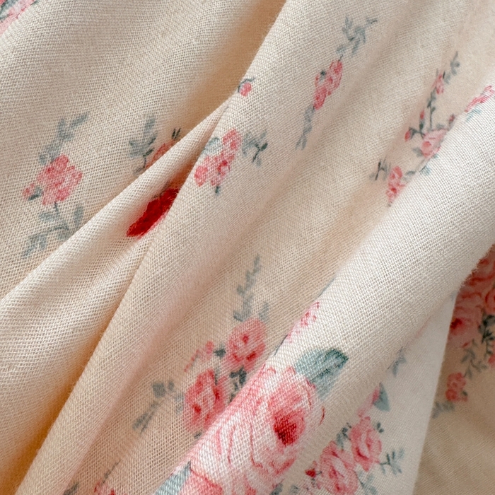 91家纺网 家纺一手货源 找家纺 简宜家居（朝初家纺） 2025新款40s全棉纯棉双层纱撞色蕾丝花边四件套 牡丹底白