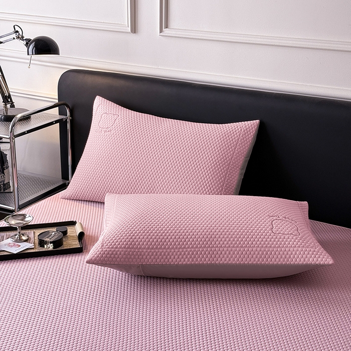 91家纺网 家纺一手货源 找家纺 全季家居 2025春夏新款A类三明治凉豆豆刺绣单枕套 枕套单件 淡粉