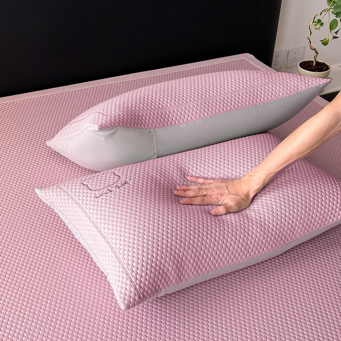 91家纺网 家纺一手货源 找家纺 全季家居 2025春夏新款A类三明治凉豆豆刺绣单枕套 枕套单件 淡粉