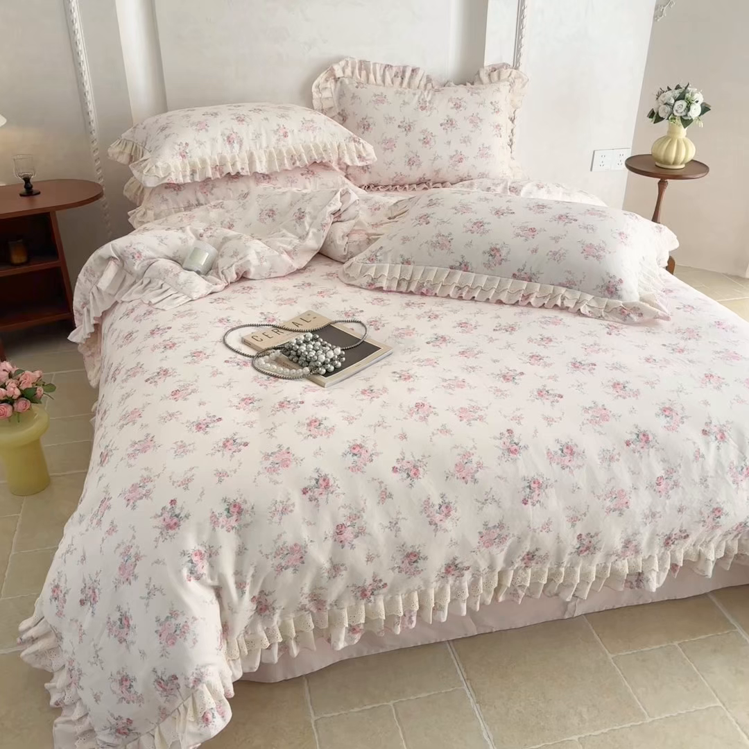 91家纺网 家纺一手货源 找家纺 简宜家居（朝初家纺） 2025新款40s全棉纯棉双层纱撞色蕾丝花边四件套 牡丹底白