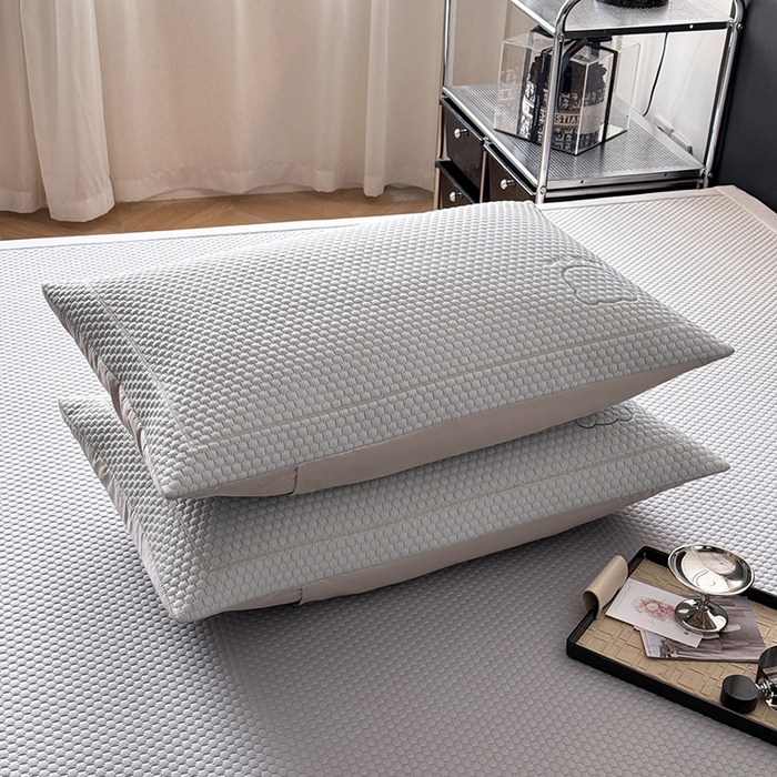 91家纺网 家纺一手货源 找家纺 全季家居 2025春夏新款A类三明治凉豆豆刺绣单枕套 枕套单件 浅灰