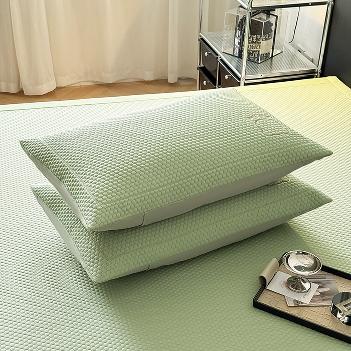 91家纺网 家纺一手货源 找家纺 全季家居 2025春夏新款A类三明治凉豆豆刺绣单枕套 枕套单件 水绿