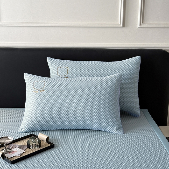 91家纺网 家纺一手货源 找家纺 全季家居 2025春夏新款A类三明治凉豆豆刺绣单枕套 枕套单件 天蓝