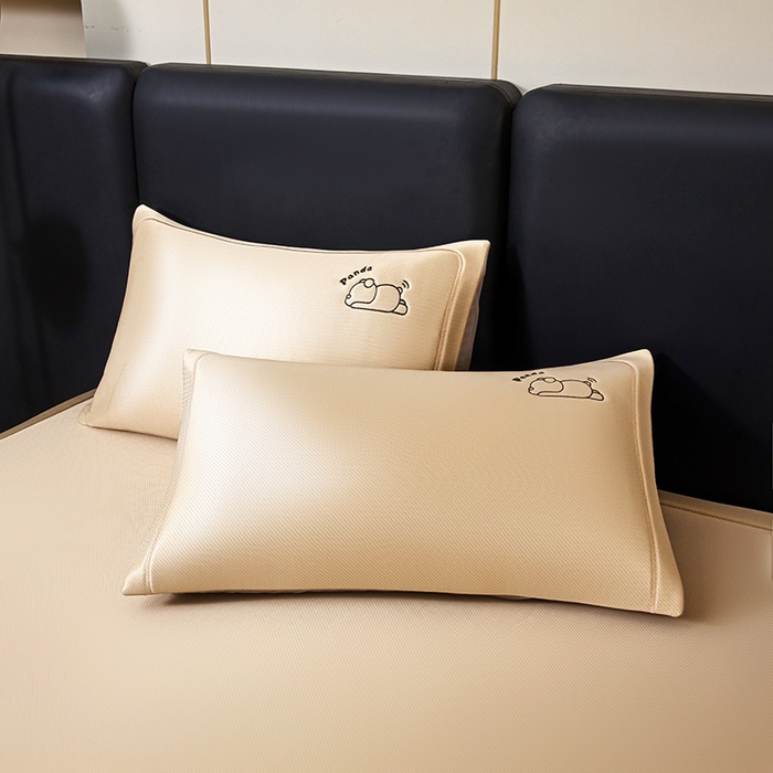 91家纺网 家纺一手货源 找家纺 （总）全季家居 2025春夏新款A类碳光萌趣熊猫刺绣单枕套 枕套单件