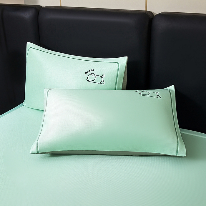 91家纺网 家纺一手货源 找家纺 （总）全季家居 2025春夏新款A类碳光萌趣熊猫刺绣单枕套 枕套单件