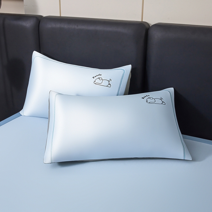 91家纺网 家纺一手货源 找家纺 （总）全季家居 2025春夏新款A类碳光萌趣熊猫刺绣单枕套 枕套单件