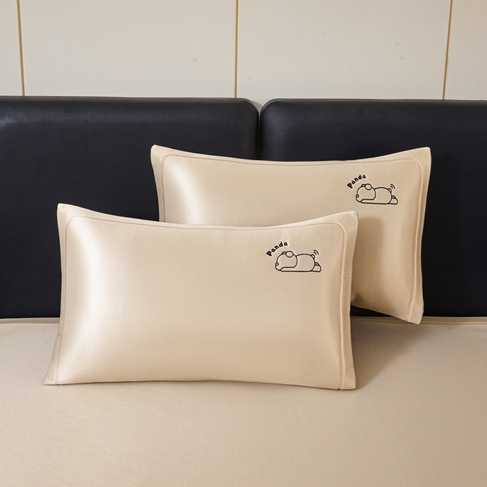 91家纺网 家纺一手货源 找家纺 全季家居 2025春夏新款A类碳光萌趣熊猫刺绣单枕套 枕套单件 金咖