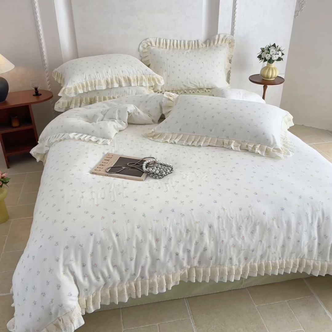 91家纺网 家纺一手货源 找家纺 简宜家居（朝初家纺） 2025新款40s全棉纯棉双层纱撞色蕾丝花边四件套 七彩花韵