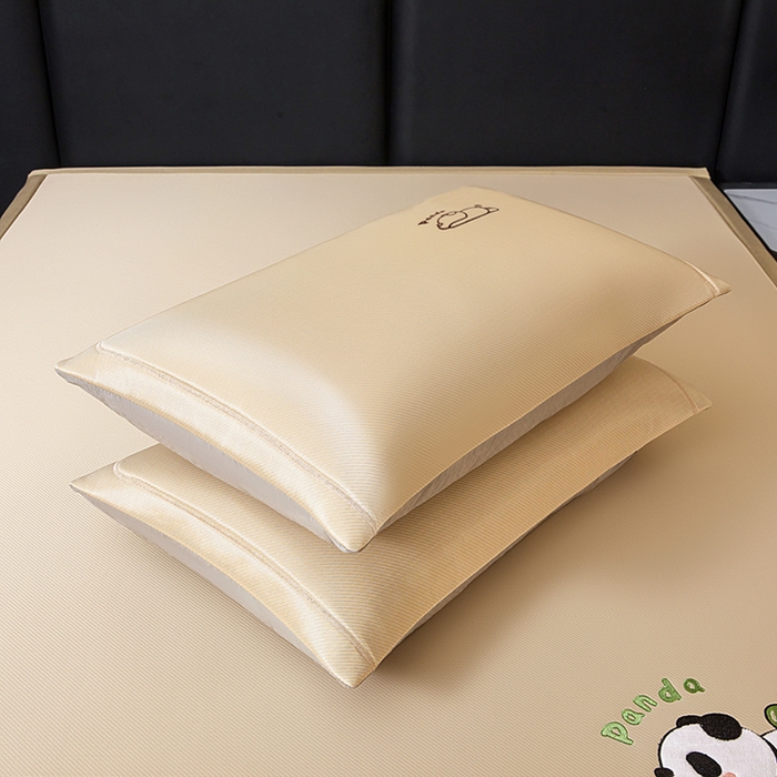 91家纺网 家纺一手货源 找家纺 全季家居 2025春夏新款A类碳光萌趣熊猫刺绣单枕套 枕套单件 金咖