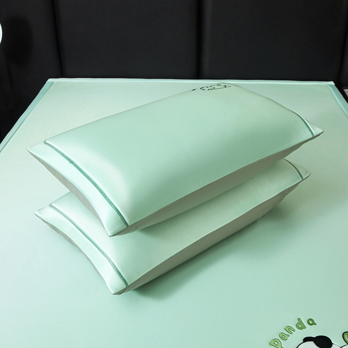 91家纺网 家纺一手货源 找家纺 全季家居 2025春夏新款A类碳光萌趣熊猫刺绣单枕套 枕套单件 水绿