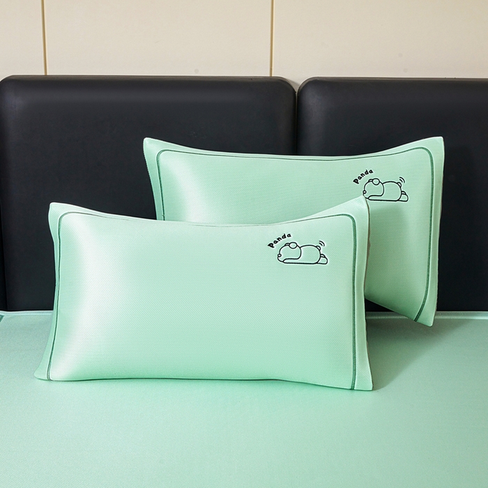 91家纺网 家纺一手货源 找家纺 全季家居 2025春夏新款A类碳光萌趣熊猫刺绣单枕套 枕套单件 水绿