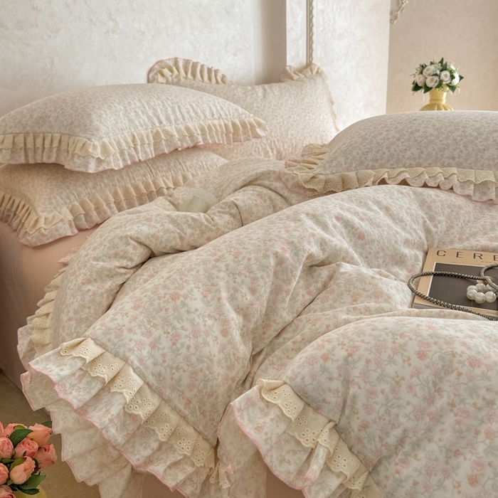 91家纺网 家纺一手货源 找家纺 简宜家居（朝初家纺） 2025新款40s全棉纯棉双层纱撞色蕾丝花边四件套 琼花粉絮