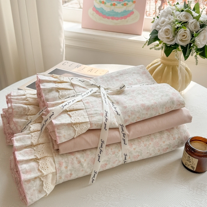 91家纺网 家纺一手货源 找家纺 简宜家居（朝初家纺） 2025新款40s全棉纯棉双层纱撞色蕾丝花边四件套 琼花粉絮