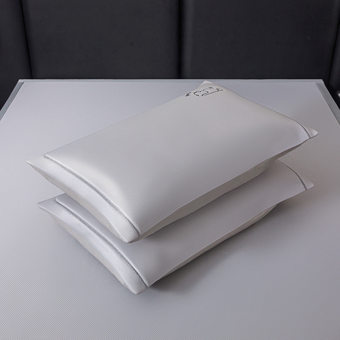 91家纺网 家纺一手货源 找家纺 全季家居 2025春夏新款A类碳光萌趣熊猫刺绣单枕套 枕套单件 银灰