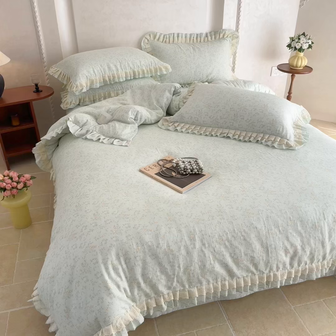 91家纺网 家纺一手货源 找家纺 简宜家居（朝初家纺） 2025新款40s全棉纯棉双层纱撞色蕾丝花边四件套 天青蓝屿