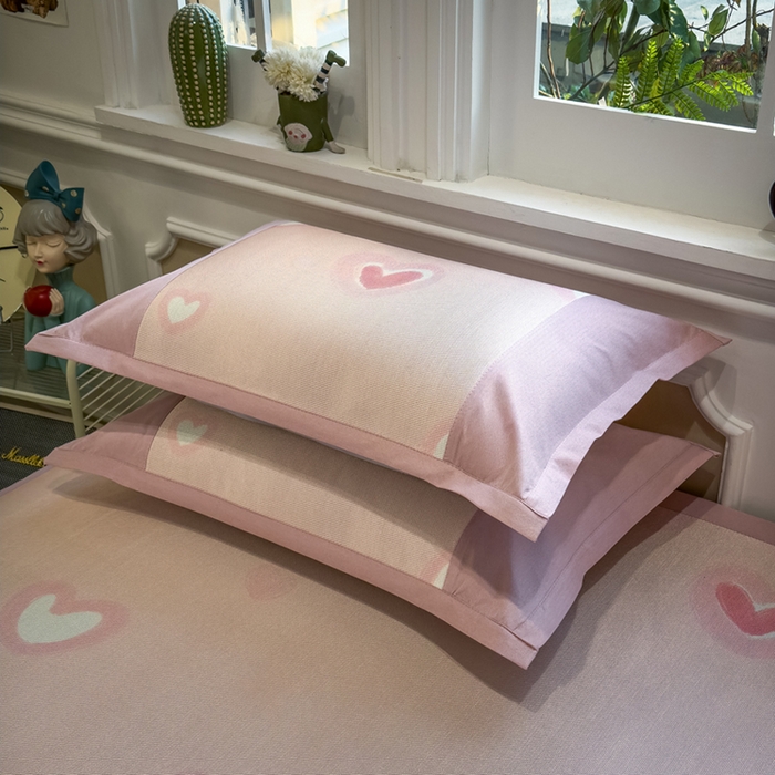 91家纺网 家纺一手货源 找家纺 全季家居 2025春夏新款A类拼边数码印花单枕套 枕套单件 萌心