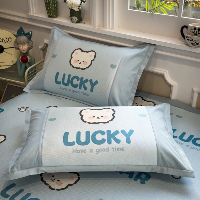 91家纺网 家纺一手货源 找家纺 全季家居 2025春夏新款A类拼边数码印花单枕套 枕套单件 幸运熊