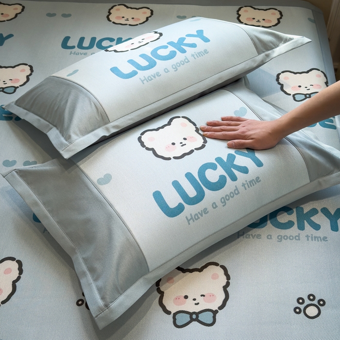 91家纺网 家纺一手货源 找家纺 全季家居 2025春夏新款A类拼边数码印花单枕套 枕套单件 幸运熊