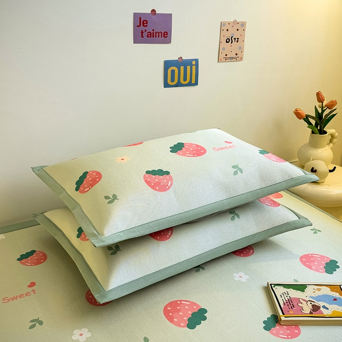 91家纺网 家纺一手货源 找家纺 全季家居 2025春夏新款A类小清新数码印花单枕套 枕套单件 草莓