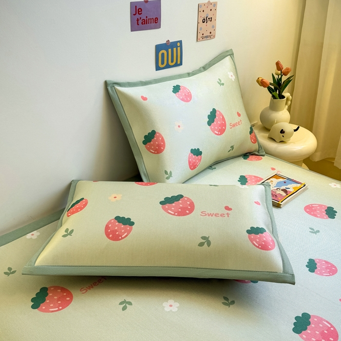 91家纺网 家纺一手货源 找家纺 全季家居 2025春夏新款A类小清新数码印花单枕套 枕套单件 草莓