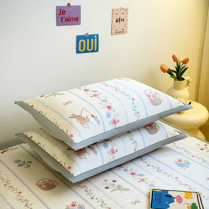 91家纺网 家纺一手货源 找家纺 全季家居 2025春夏新款A类小清新数码印花单枕套 枕套单件 花田小兔