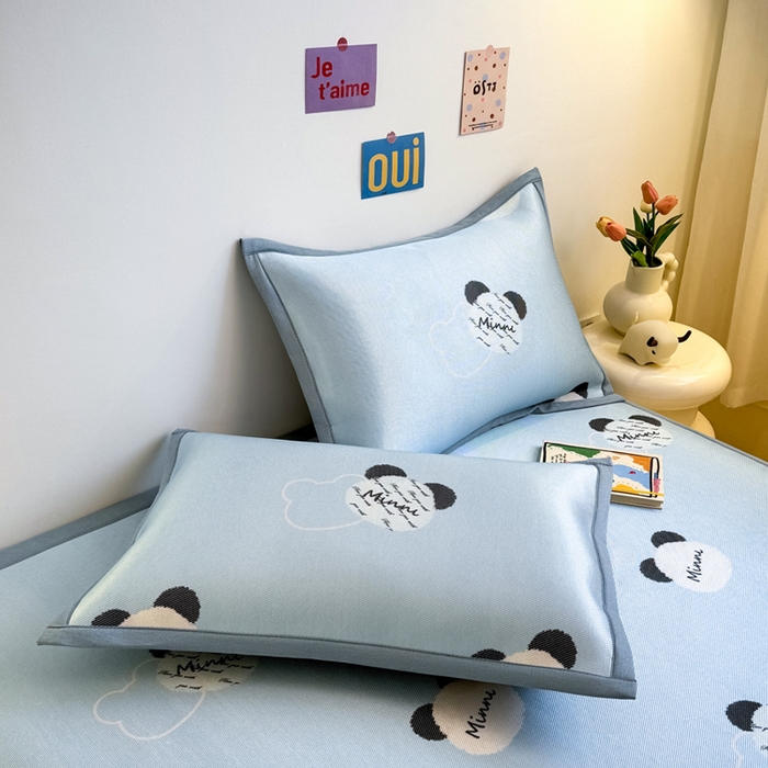 91家纺网 家纺一手货源 找家纺 全季家居 2025春夏新款A类小清新数码印花单枕套 枕套单件 蓝色熊猫