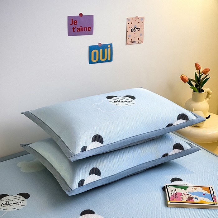 91家纺网 家纺一手货源 找家纺 全季家居 2025春夏新款A类小清新数码印花单枕套 枕套单件 蓝色熊猫