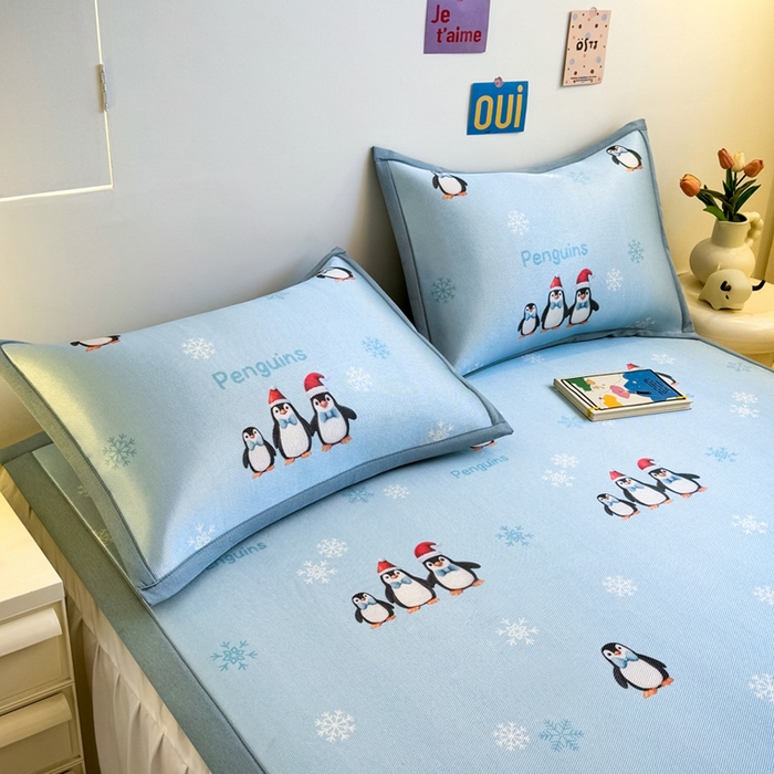 91家纺网 家纺一手货源 找家纺 全季家居 2025春夏新款A类小清新数码印花单枕套 枕套单件 企鹅家族