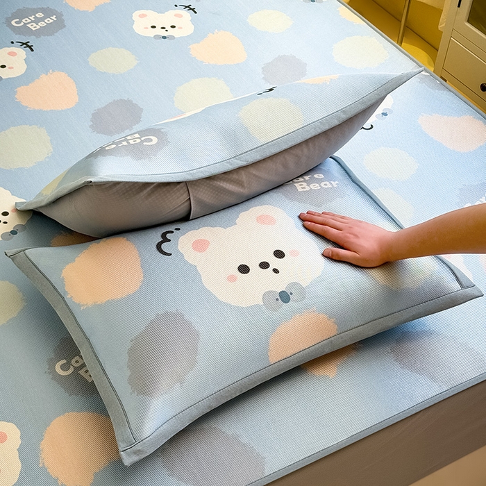 91家纺网 家纺一手货源 找家纺 全季家居 2025春夏新款A类小清新数码印花单枕套 枕套单件 甜趣熊