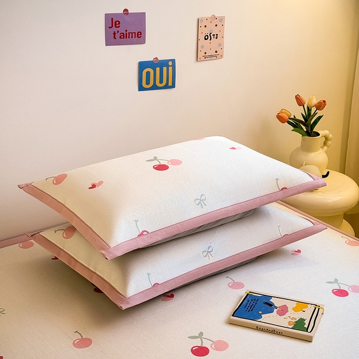 91家纺网 家纺一手货源 找家纺 全季家居 2025春夏新款A类小清新数码印花单枕套 枕套单件 小樱桃