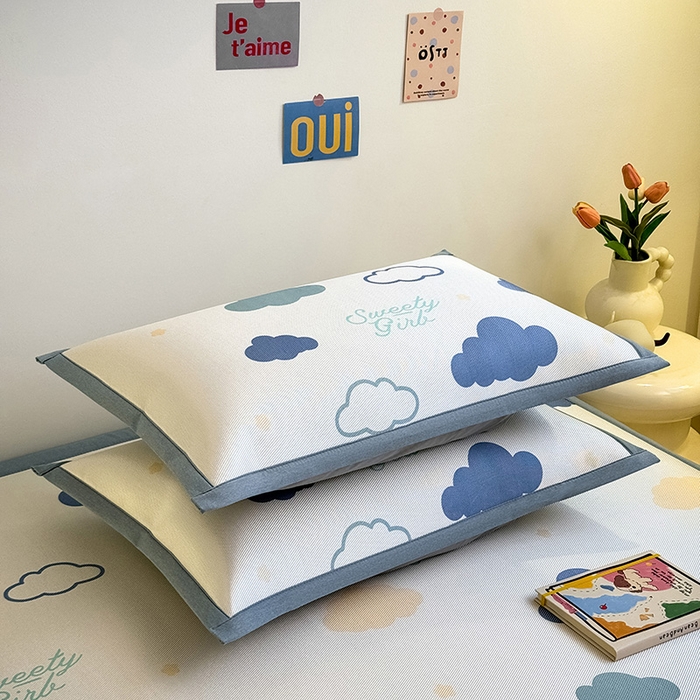 91家纺网 家纺一手货源 找家纺 全季家居 2025春夏新款A类小清新数码印花单枕套 枕套单件 云朵