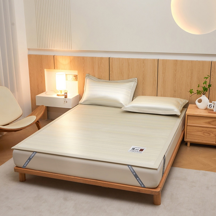 91家纺网 家纺一手货源 找家纺 全季家居 2025新款5A抗菌防螨仿草席冰藤席凉席席子 简生活-雅黄 床席