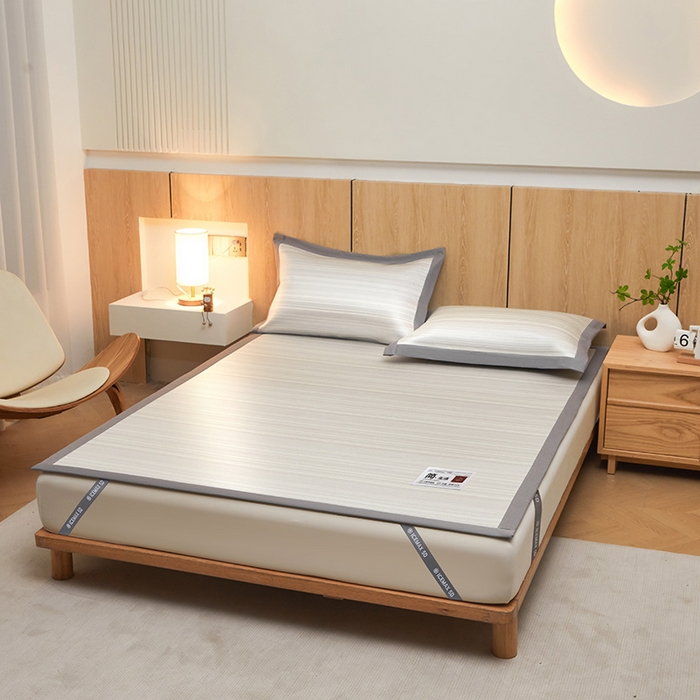 91家纺网 家纺一手货源 找家纺 全季家居 2025新款5A抗菌防螨仿草席冰藤席凉席席子 简生活-雅灰 床席